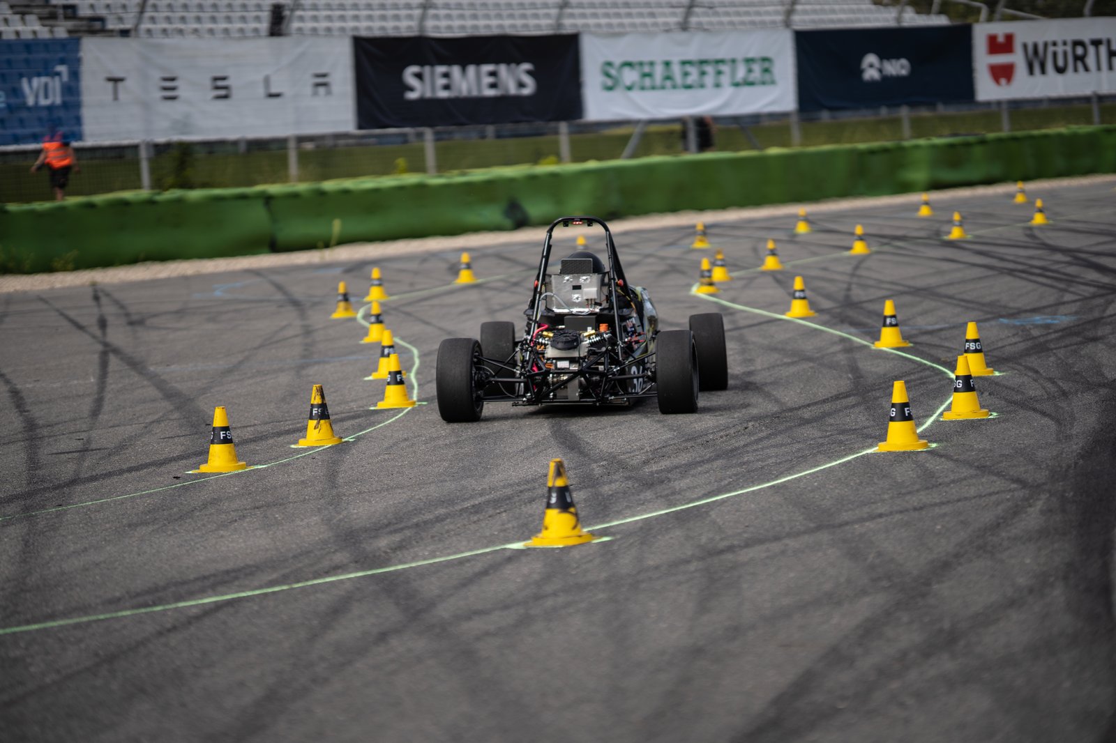 Formula-Student-Rennfahrzeug beim Autocross am Hockenheimring